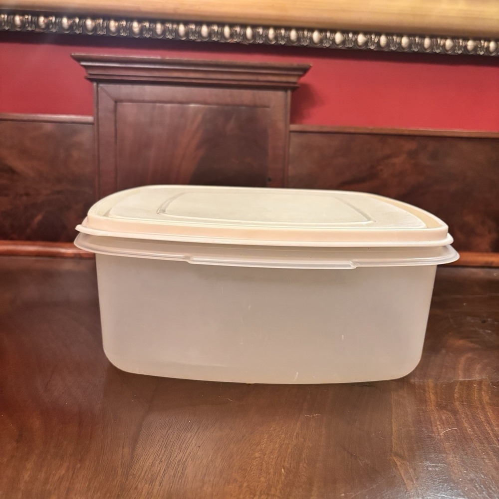 Rubbermaid Servin Saver 19 Cup 4.5L Square Food Storage Container Clear #4